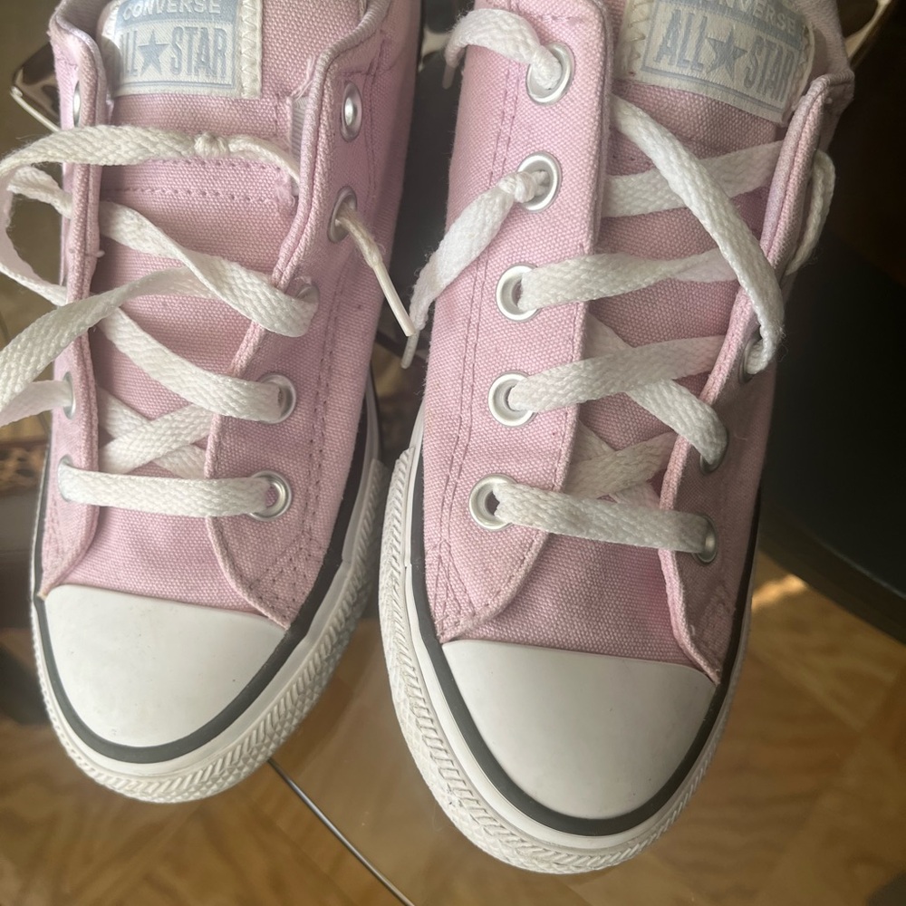 Converse Kids Light Pink Sneakers Like new worn one time - Picture 6 of 7